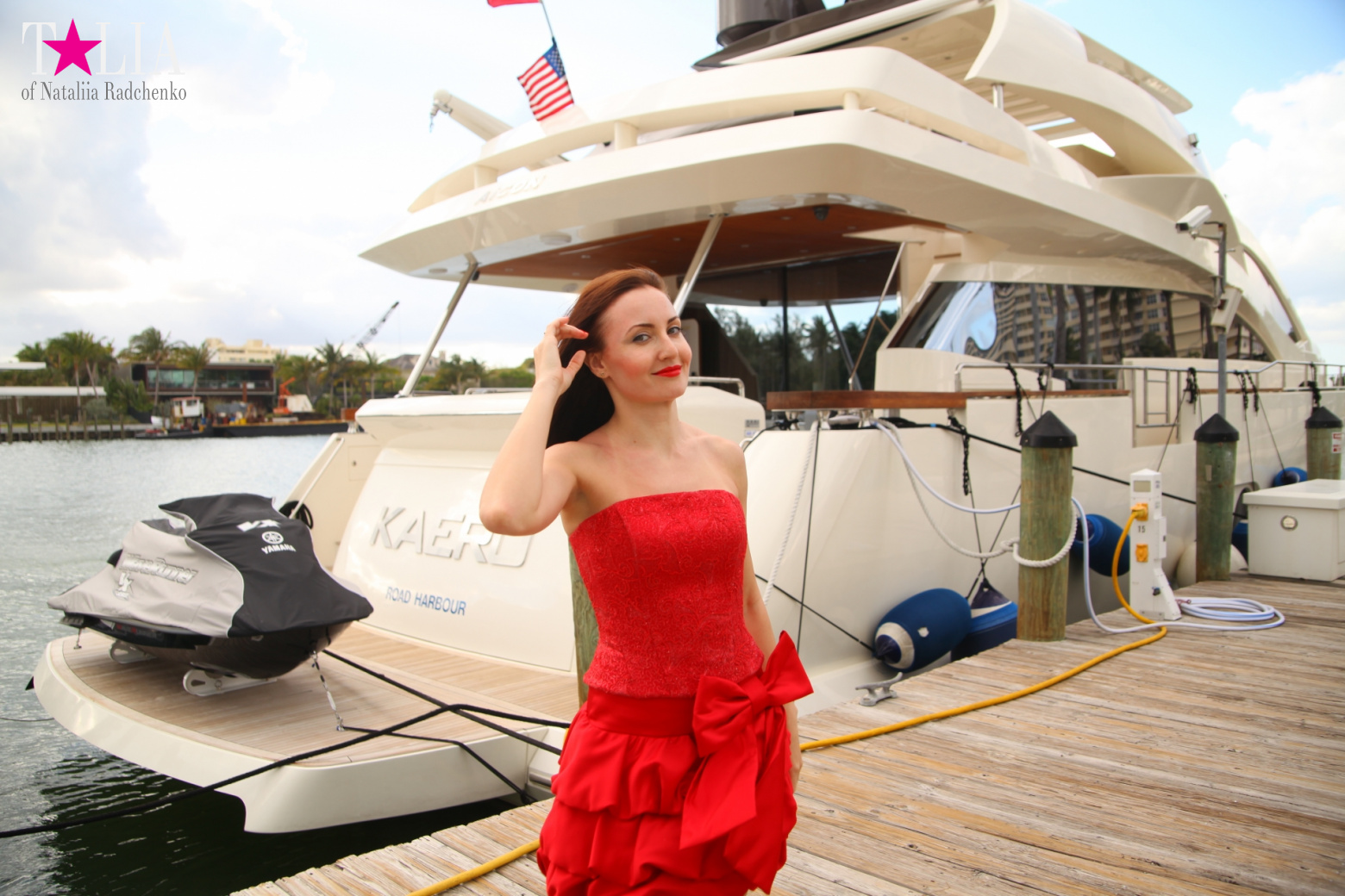 Yachts, Palms, Bay - The promenade of Middle Miami Beach, Collins Avenue